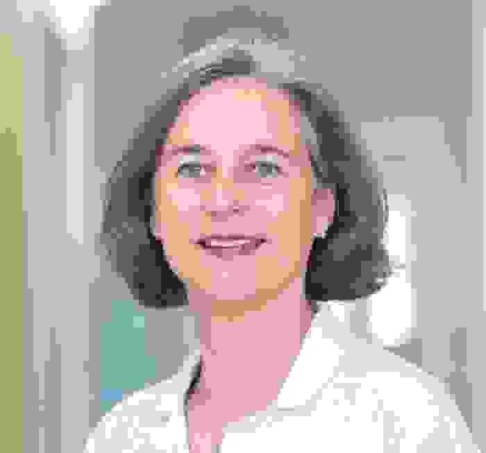 Portraitfoto von Dr. med. Susanne Valentin-Katzorke, Fachärztin für Rheumatologie FMH, Kooperationspartnerin von NeuroSpineZürich