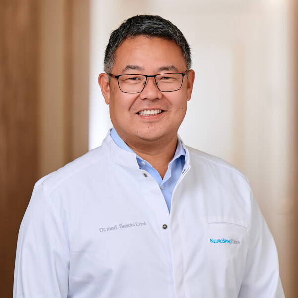 Portraitfoto von Dr. med. Seichi Erné, Facharzt für Orthopädie und Wirbelsäulenchirurgie, Spezialist für Interventionelle Schmerztherapie bei NeuroSpineZürich