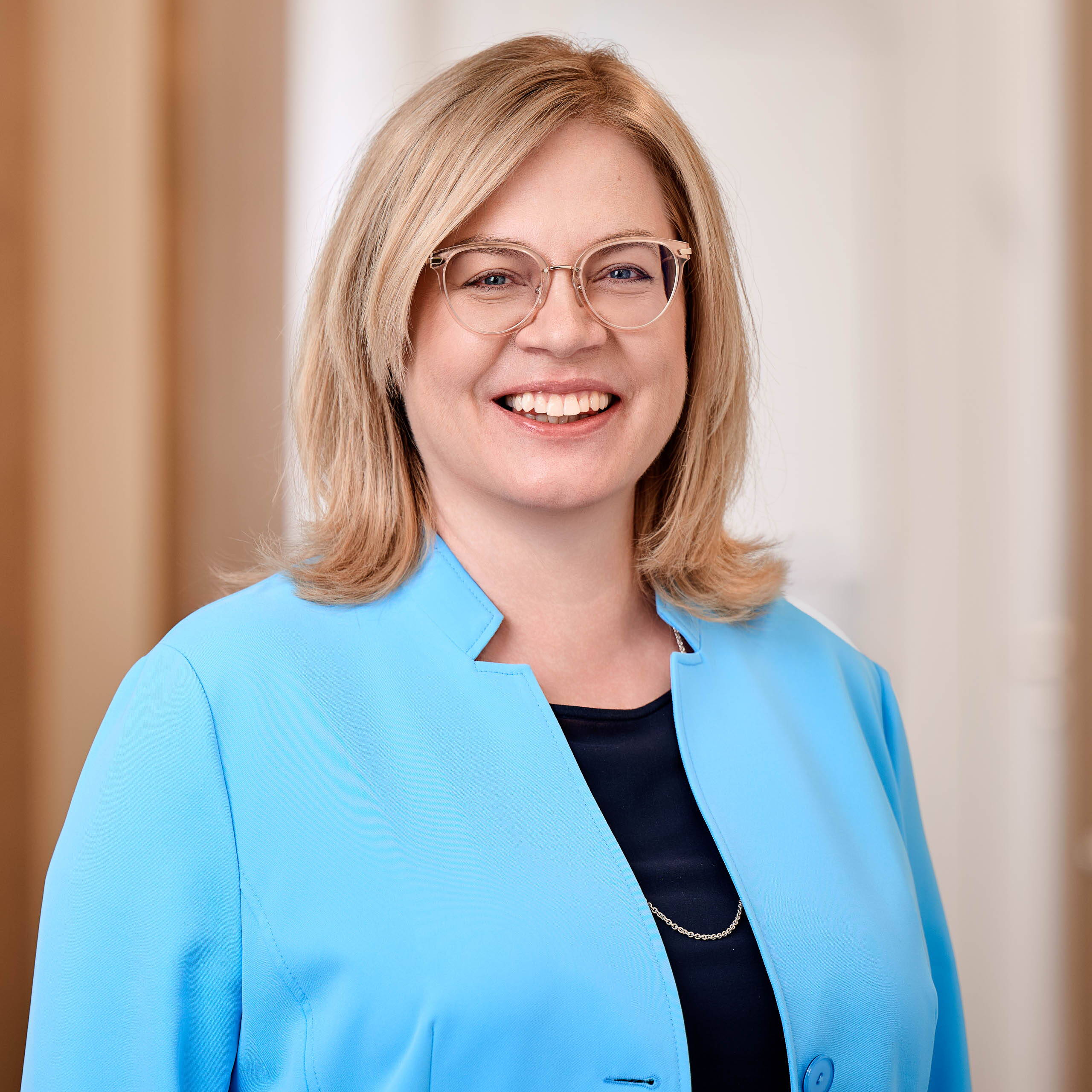 Portrait photo de Caroline Cabiallavetta, secrétaire médicale chez NeuroSpineZürich