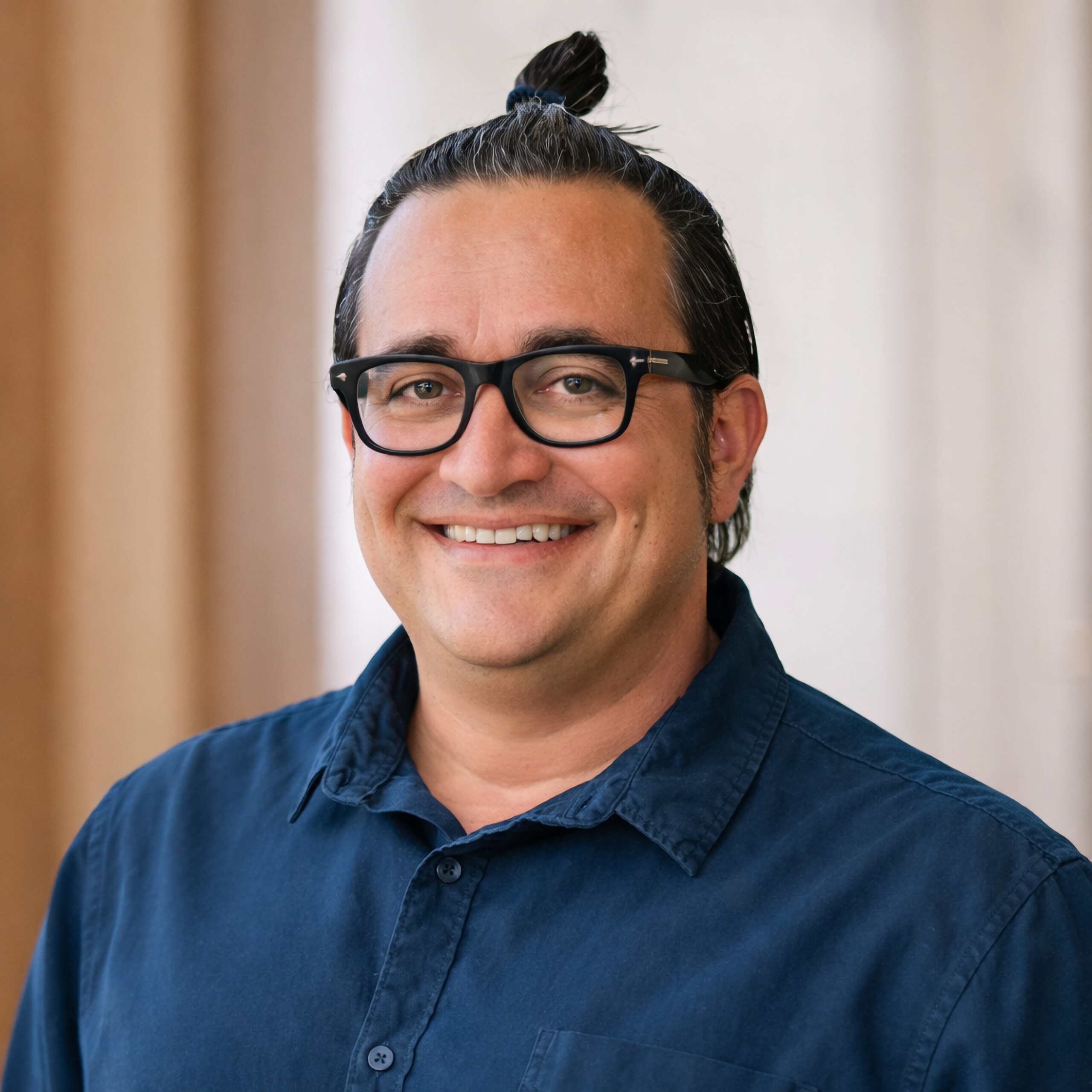 Prof. Dr méd. Sebastian Weckbach, spécialiste en orthopédie et chirurgie de la colonne vertébrale chez NeuroSpineZürich Portrait photo du Prof. Dr méd. Sebastian Weckbach, spécialiste en orthopédie et chirurgie de la colonne vertébrale chez NeuroSpineZürich